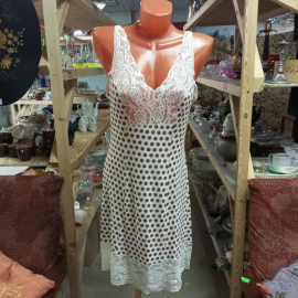 Ночная сорочка (комбинация), длина 85 см, размер 44-46, есть место заштопанное, кружево. Винтаж.