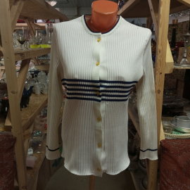 Кофта ГДР на пуговицах "Apolda" 42-44, есть следы времени, зацепки см. фото.