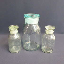 Набор стеклянных банок 3 шт с пробками, большая на 1.5 литра, малые 250 мл. Винтаж, СССР.
