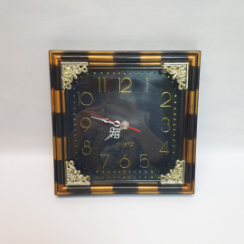 Часы настенные 22 см, кварцевые, рабочие, пластик. Винтаж.