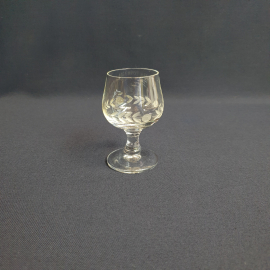 Рюмка, стекло гравировка 60 мл высота 8 см, скол, винтаж СССР