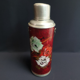 Термос с стеклянной колбой на 2 литра, есть вмятины см. фото. Китай.