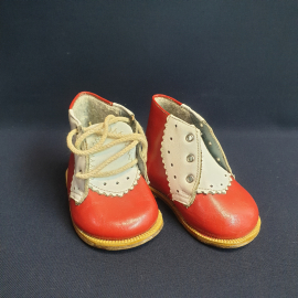 Детские кожаные ботиночки 12.5 см, состояние хорошее, нет одного шнурка. Винтаж, СССР.