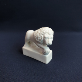 Статуэтка "Лев" 6х2х6 см, ЛФЗ, костяной фарфор. Винтаж, СССР.