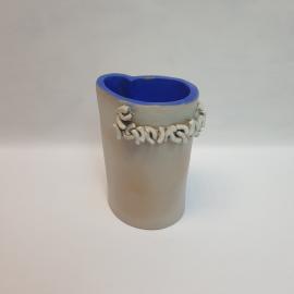 Ваза для цветов 18 см на 1 литр, керамика, налепы. Неправильная форма, европа. Винтаж хендмейд