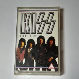 Аудиокассета KISS Lick It Up, коллекционная, редкая и винтажная.