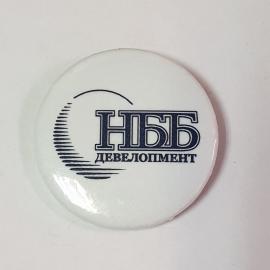 Значок НББ Девелопмент, круглый, белый фон, черный текст, редкий, коллекционный