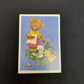 Почтовая открытка СССР, мишка кормит утят, голубой фон, художник Манилова, винтажная.