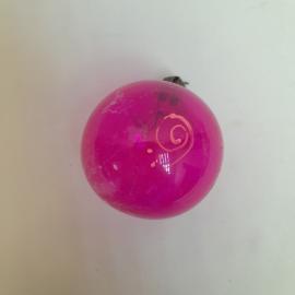 Ёлочная игрушка СССР, шар, стекло, ручной росписи, розовый, украшение. Новогодняя, винтажная.