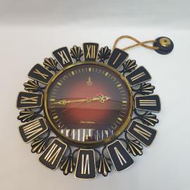 Часы настенные "Янтарь", кварцевые, рабочие, пластик. Винтаж, СССР.