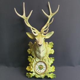 Часы настенные Олень "Янтарь", кварцевые, пластик, рабочие, 60х23 см. Винтаж.