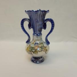 Ваза для цветов рельефным цветочным декором,фарфор,высота 19 см  . Винтаж, СССР.