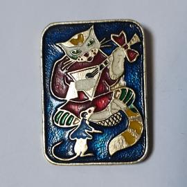 Значок СССР с изображением кота с балалайкой и мышонком в любимом стиле, советский и винтажный.