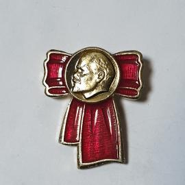 Значок СССР с изображением Ленина, красная лента, металл, советский винтажный аксессуар.