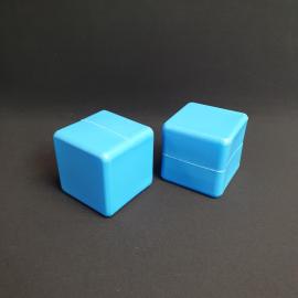 Пара детских игрушек Кубики 8 см, пластик. Винтаж.
