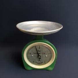 Весы бытовые, сход краски, металл. Винтаж, СССР.