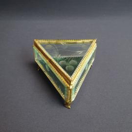 Шкатулка, стекло, ручная резка фацетное стекло, латунь, бархатная подушечка. Винтаж, СССР.