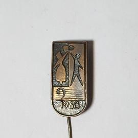 Значок СССР 1968, изображение танцующей пары, винтажный советский стиль, коллекционный, ретро.