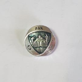 Значок СССР рак, знак зодиака, астрологический символ, круглый. Советский и винтажный стиль.