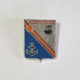 Значок СССР, Новороссийск, якорь, шестеренка, красная звезда, эмблема, советский и винтажный.