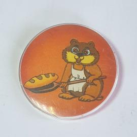 Значок СССР, хомяк-пекарь с булкой в руках, оранжевый фон, сувенир для коллекционеров, советский, ви