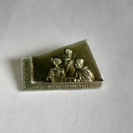 Значок СССР Брянск город партизанской славы, с изображением партизан. Советский и винтажный.