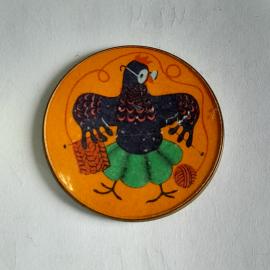 Значок СССР Курочка в очках и зелёной юбке, стильный аксессуар, советский, винтажный.