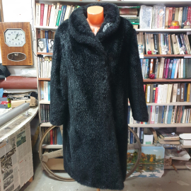 Шуба из искусственного меха с кожаной вставкой, длина 100 см, полуобхват груди 65 см. Винтаж.