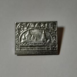 Значок СССР с изображением архитектурного ансамбля, Суздаль, эмаль, советский винтажный.