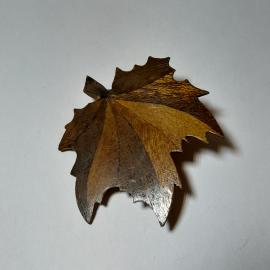 Брошь Кленовый лист 5 см, дерево. Винтаж.