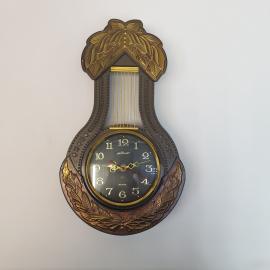 Часы настенные Маяк, кварцевые, рабочие, пластик. Винтаж, СССР