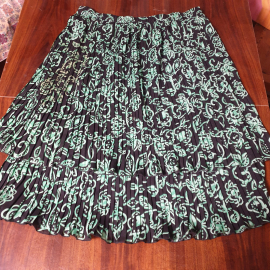 Винтажная юбка синтетика двух слойная, длина 73 см, полуобхват талии 44 см.