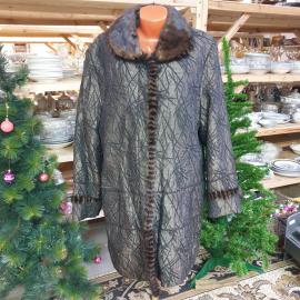 Пальто демисезонное с отделкой норка, длина 92 см, полуобхват груди 65 см, винтаж.