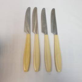 Набор столовых ножей К 4 шт, нержавейка, пластик. Винтаж, СССР.