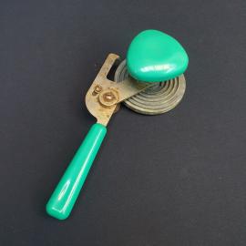 Закаточная машинка для консервации, металл, пластик. Винтаж СССР