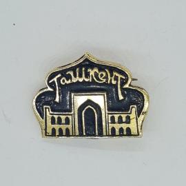 Значок СССР с изображением архитектурного памятника; уникальный предмет. Советский и винтажный.