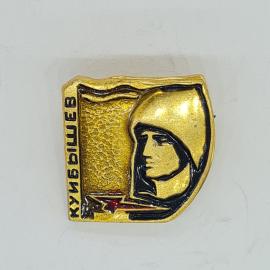 Значок СССР куйбышев, воин в шлеме, знамя, молния, эмаль, знак коллекционный, советский и винтажный