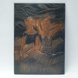 Винтажная чеканка Две девушки, размеры 20х28 см, СССР