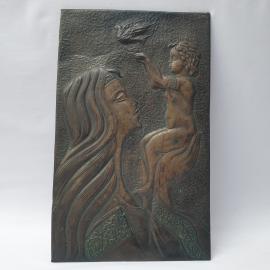 Винтажная чеканка 24х40 см, Мать  и дитя, пятна. СССР