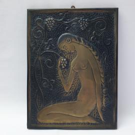 Винтажная чеканка Девушка с виноградом 22х30 см, СССР.