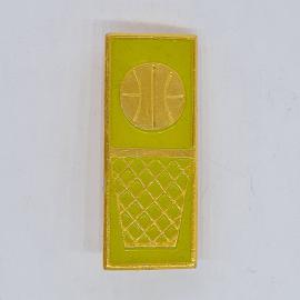 Значок СССР баскетбольный мяч и кольцо на зеленом фоне, прямоугольный, советский и винтажный