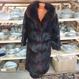 Винтажная шуба из натурального меха, длина 105 см, полуобхват груди 60 см.