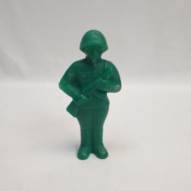 Винтажный солдатик 7х15 см ,автоматчик,  пластмасса, дефекты. СССР