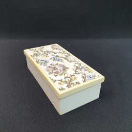 Винтажная коробка для мелких предметов 19х9см, глубина 5см,пластик,рисунок,следы времени. СССР