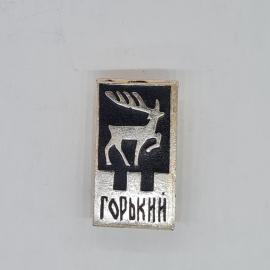 Значок СССР горький с серебристым оленем на черном фоне, городской герб, советский и винтажный