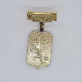 Значок СССР футболист с мячом, рельефная звезда на планке, спортивная награда, советский и винтажный