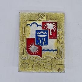 Значок ссср с гербом с надписью сочи, пальмой, солнцем и волнами, советский и винтажный