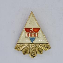 Значок СССР треугольный, киев, здание с флагом, эмаль красная синяя белая, советский и винтажный