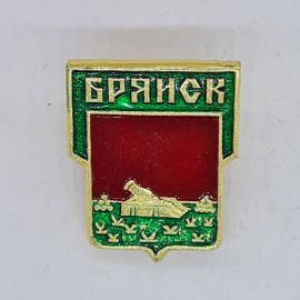 Значок СССР Брянск, герб с пушкой на красно зеленом эмалевом щите, советский и винтажный