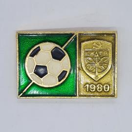 Значок СССР ки тв, футбольный мяч, 1980 год, эмаль, зеленый фон, советский и винтажный